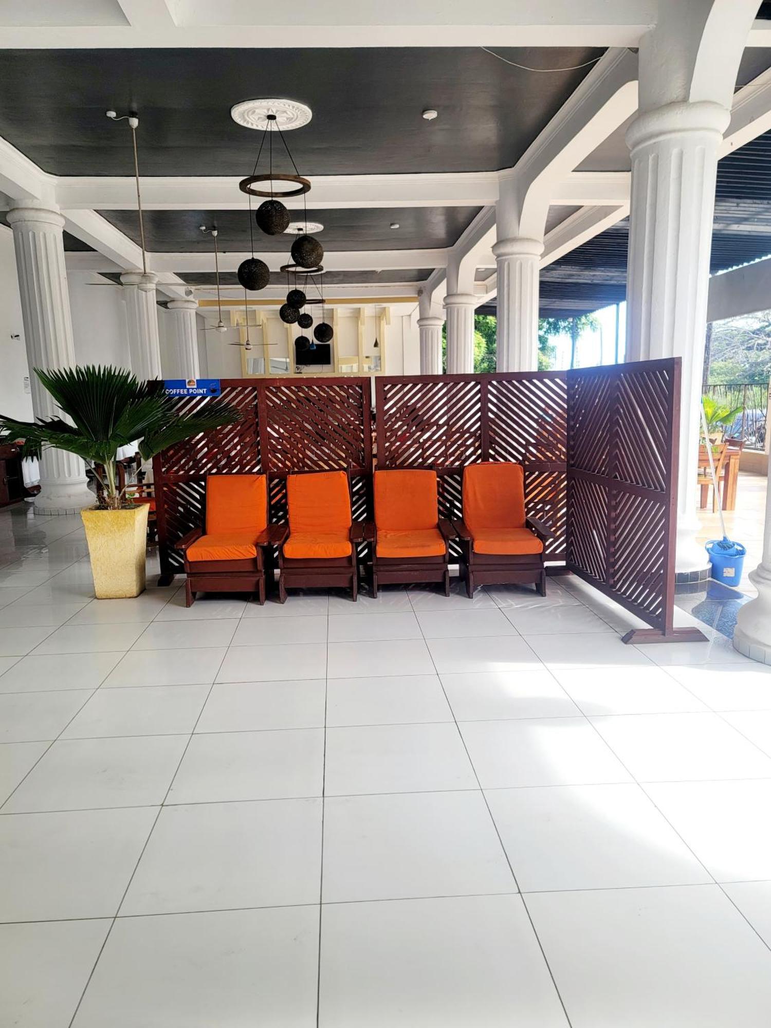 Diani Palm Resort And Apartments Diani Beach Bagian luar foto