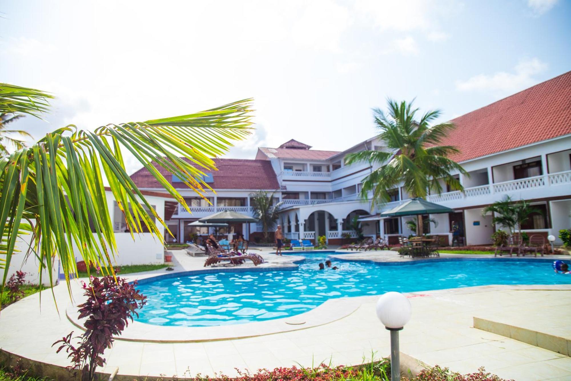 Diani Palm Resort And Apartments Diani Beach Bagian luar foto